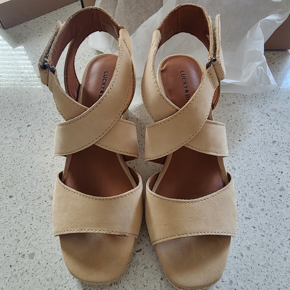 🆕️Lucky Brand Mendona Wedge Sandal - Picture 4 of 16